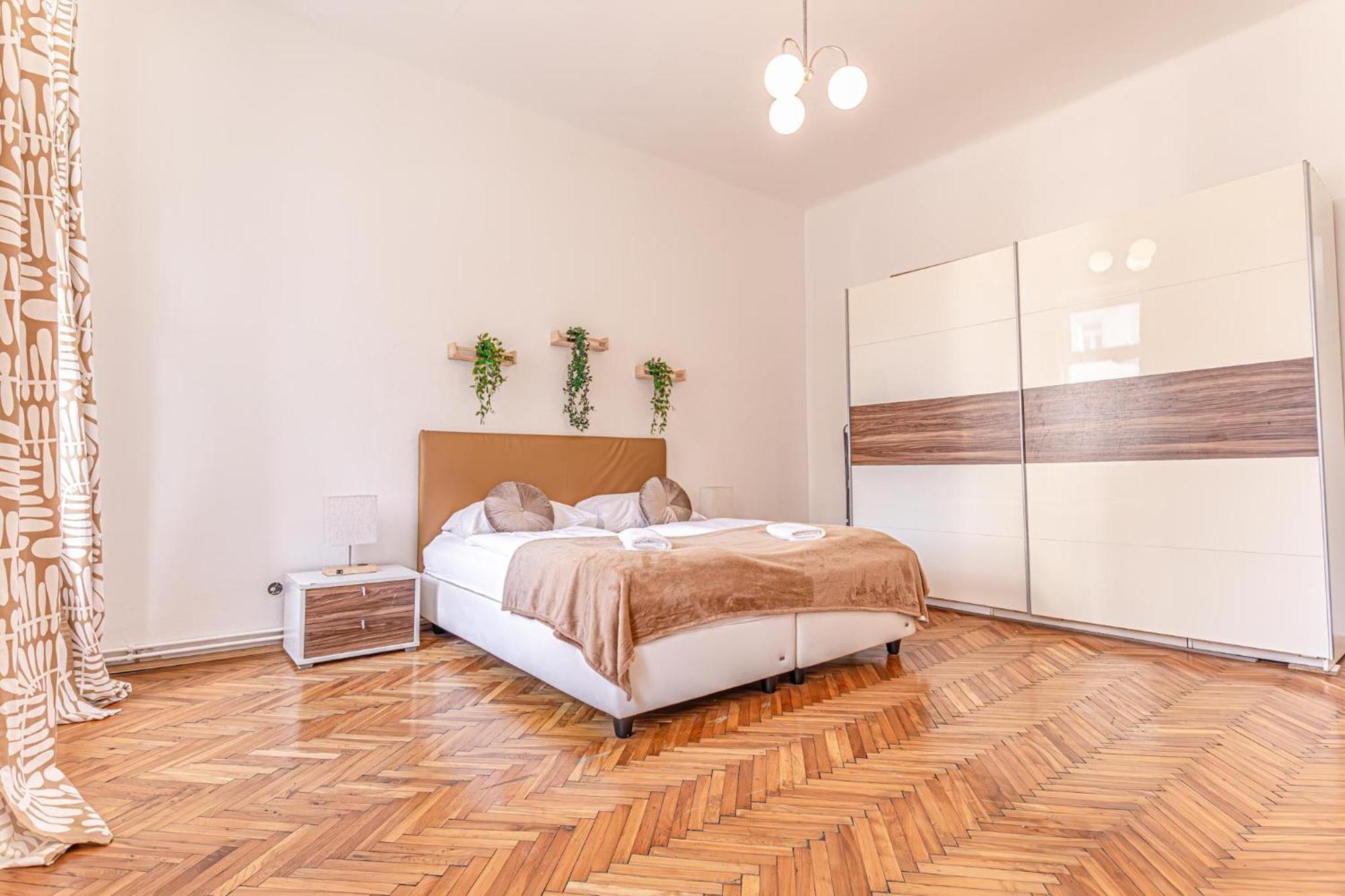 Timeless Vienna: 2Br Apt In The Historic District Екстер'єр фото